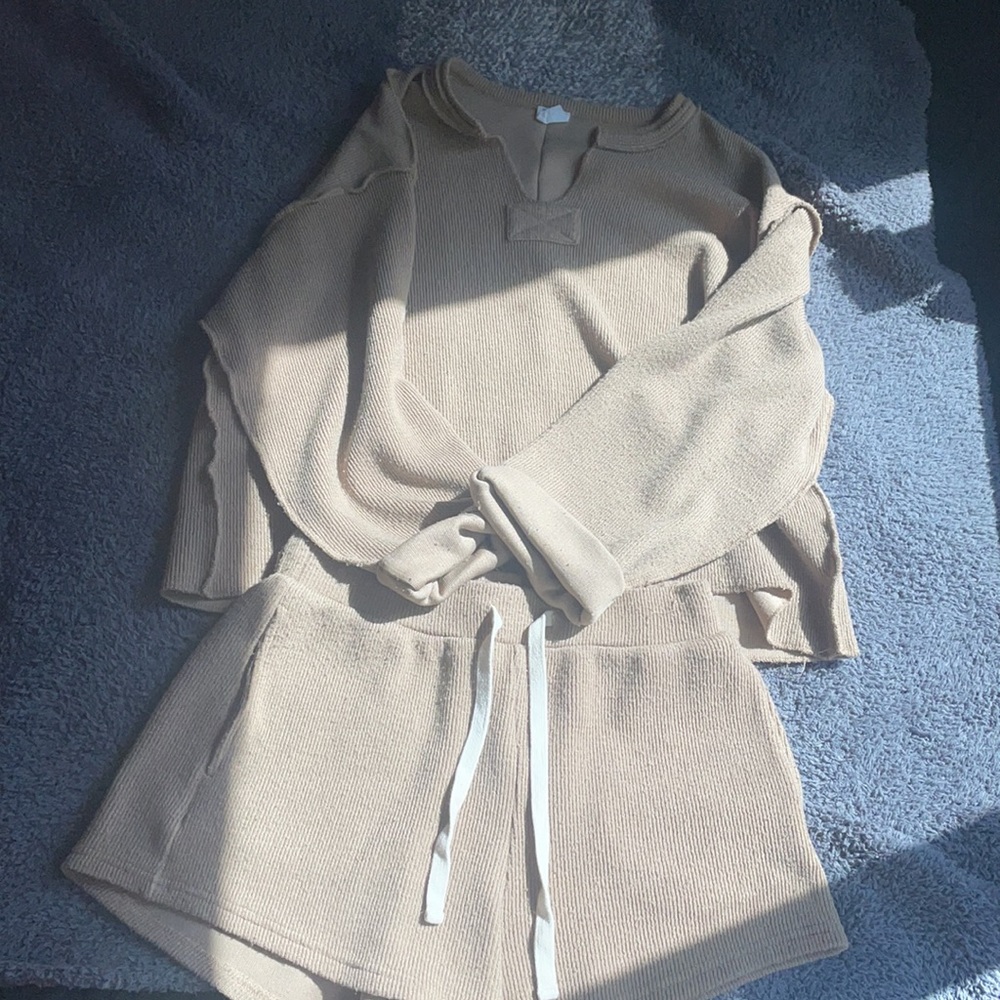 Lounge Set - image 2